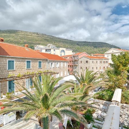 Symphony Apartments Street View Petrovac Eksteriør billede